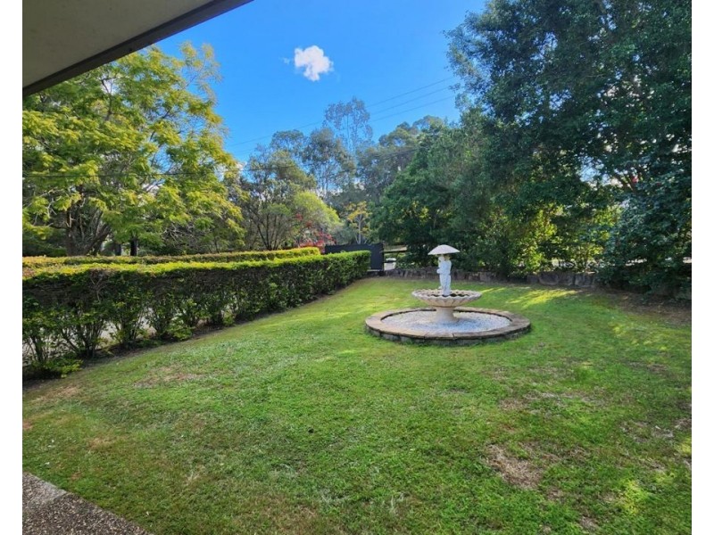 1 Wairuna Ct, Pine Mountain QLD 4306