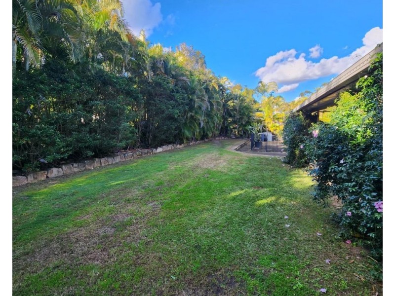 1 Wairuna Ct, Pine Mountain QLD 4306