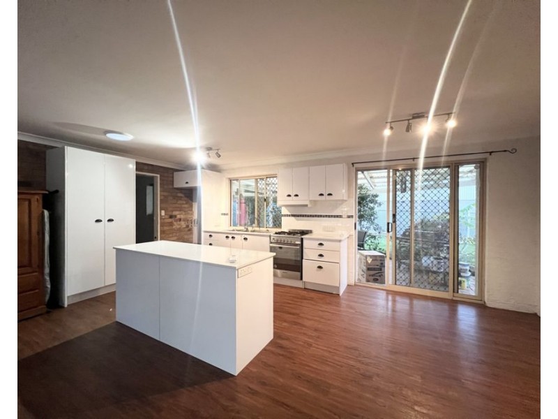 14 Leahy St, Brassall QLD 4305