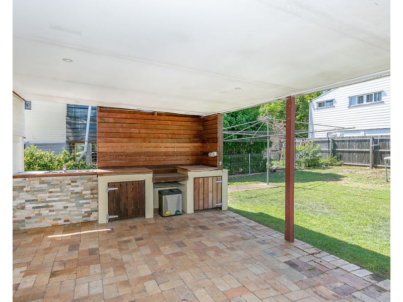 131 Cascade St, Raceview QLD 4305