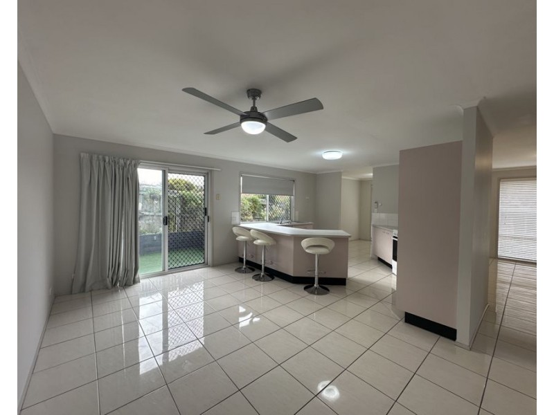 2/8 Louise Ct, Silkstone QLD 4304