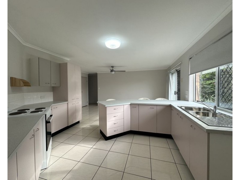 2/8 Louise Ct, Silkstone QLD 4304