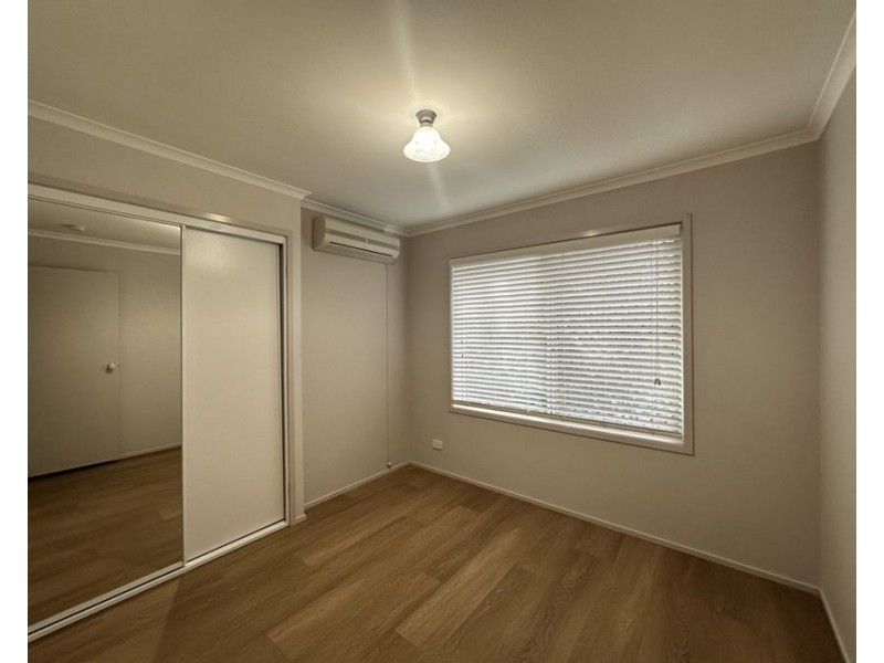2/8 Louise Ct, Silkstone QLD 4304