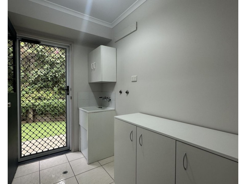 2/8 Louise Ct, Silkstone QLD 4304