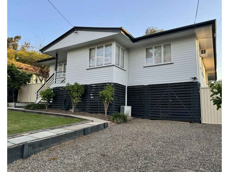 34 Flinders Dr, Leichhardt QLD 4305