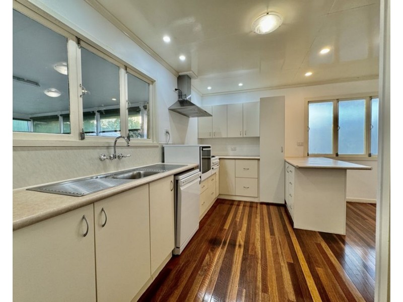 34 Flinders Dr, Leichhardt QLD 4305