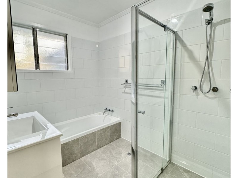 34 Flinders Dr, Leichhardt QLD 4305