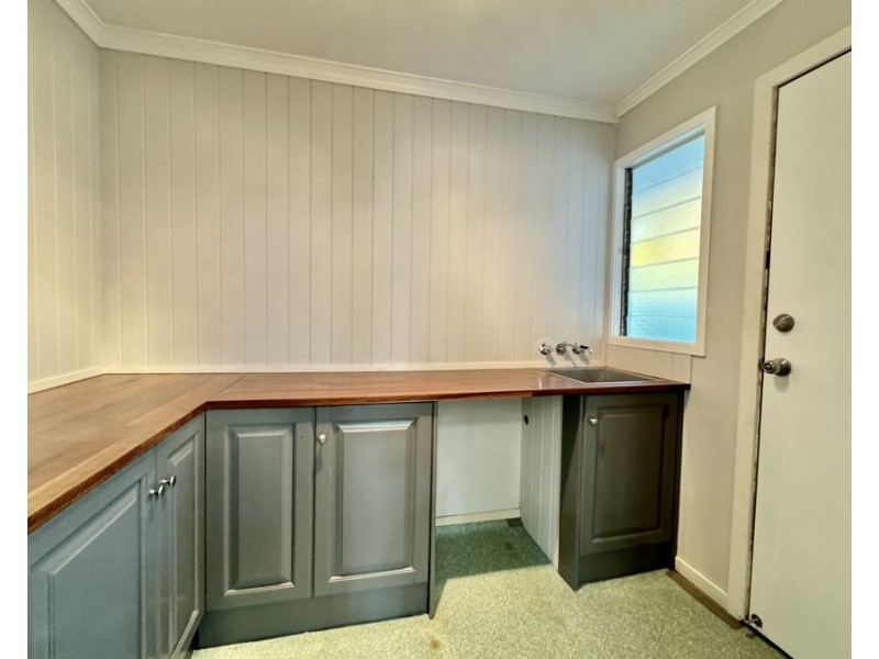34 Flinders Dr, Leichhardt QLD 4305