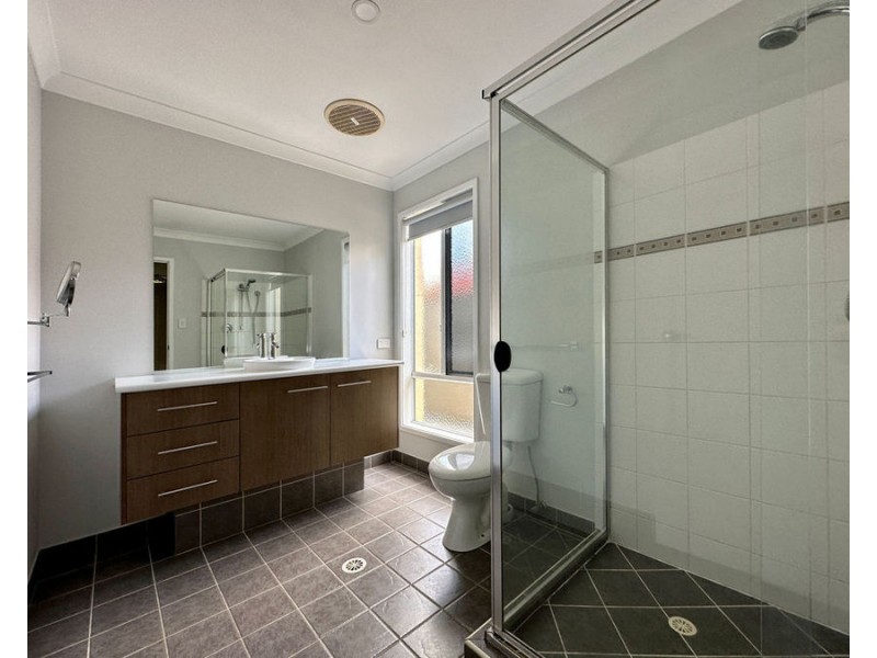 7 Cobourg Street, Forest Lake QLD 4078