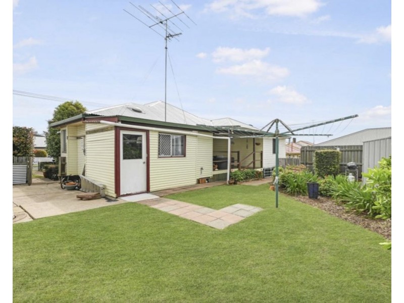2 Monash Street, Newtown QLD 4350