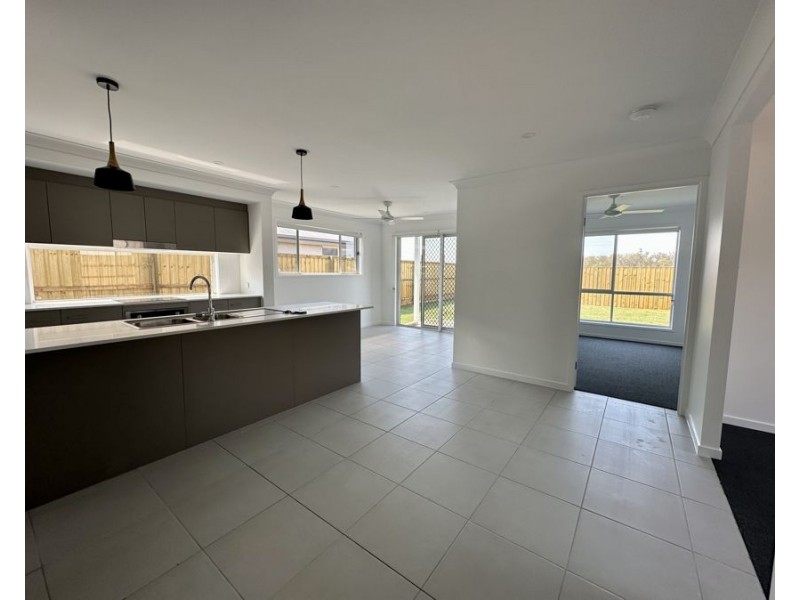 16 Gilmore Street, Walloon QLD 4306