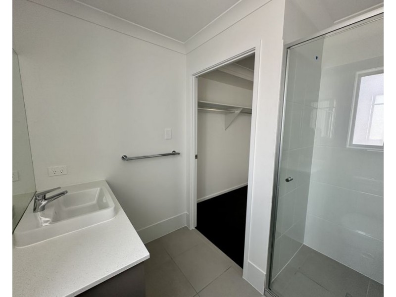 16 Gilmore Street, Walloon QLD 4306