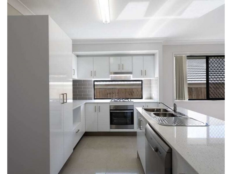 67 Dubai Cct, Spring Mountain QLD 4124