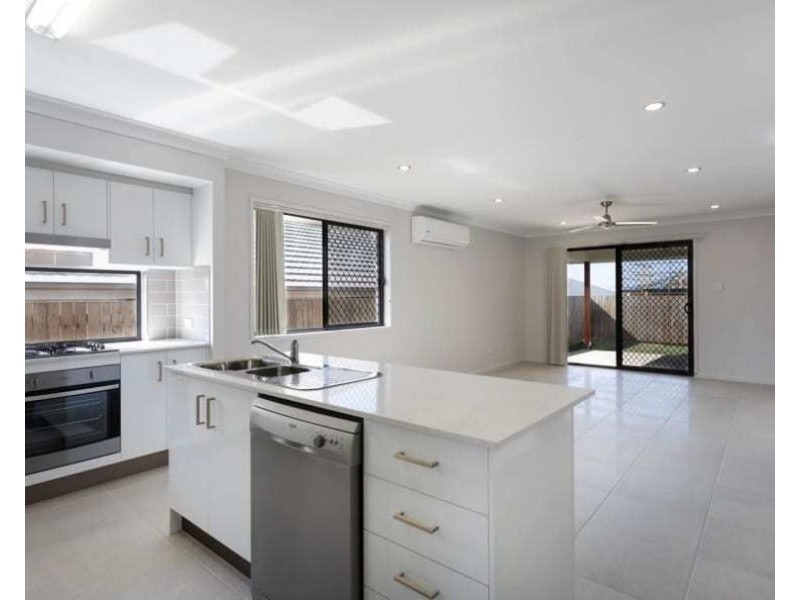 67 Dubai Cct, Spring Mountain QLD 4124