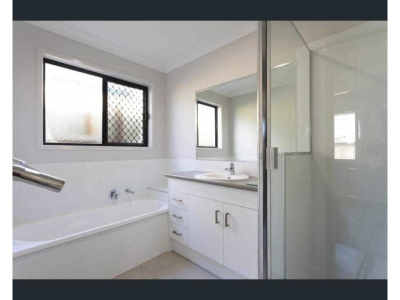 67 Dubai Cct, Spring Mountain QLD 4124