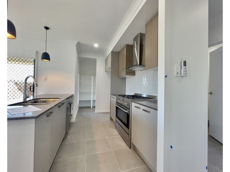 3B Georgia St, Flinders View QLD 4305