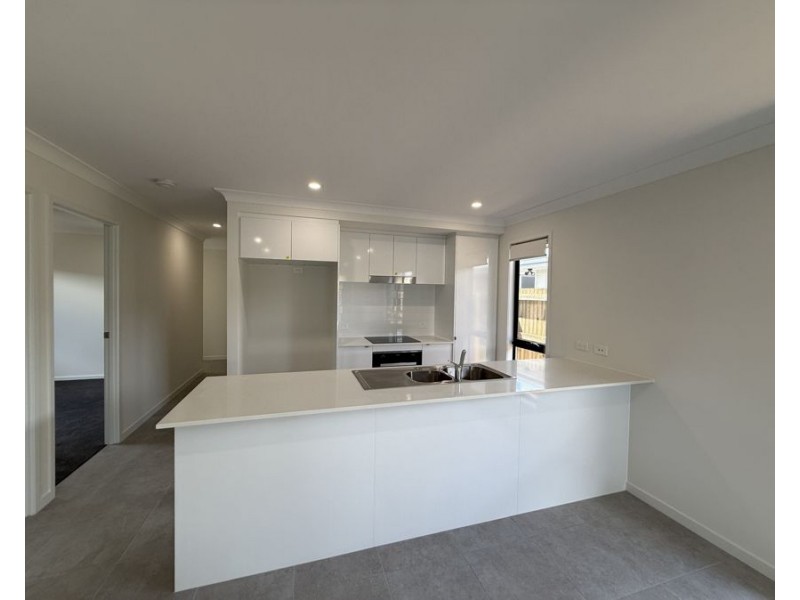 16 Howe Cct, Logan Reserve QLD 4133