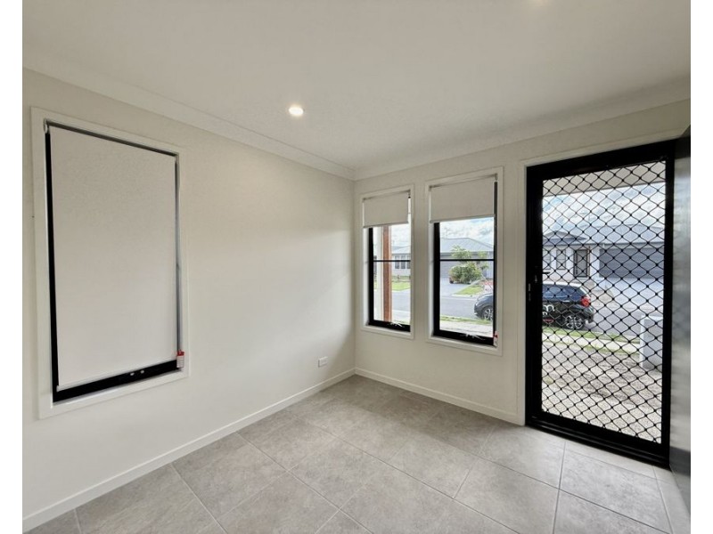 16 Howe Cct, Logan Reserve QLD 4133