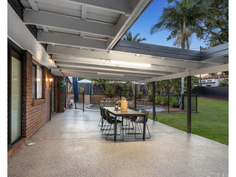 16 Brisbane St, Churchill QLD 4305