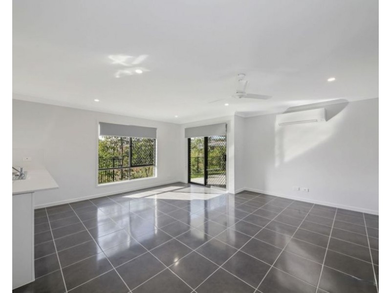 65 Peppertree Dr, Holmview QLD 4207