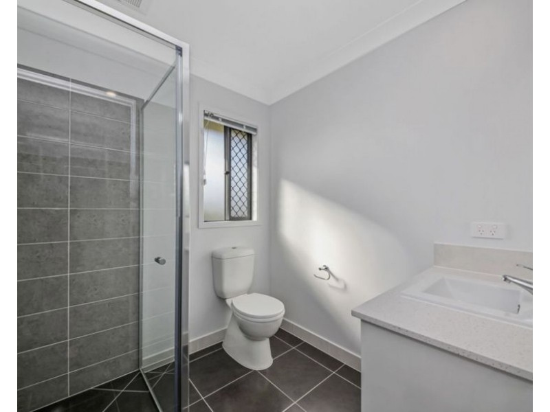 65 Peppertree Dr, Holmview QLD 4207