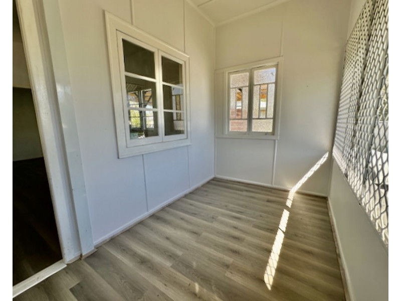 198 South Station Rd, Silkstone QLD 4304