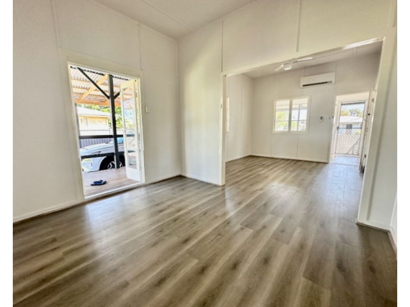 198 South Station Rd, Silkstone QLD 4304