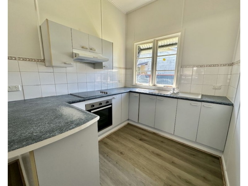 198 South Station Rd, Silkstone QLD 4304