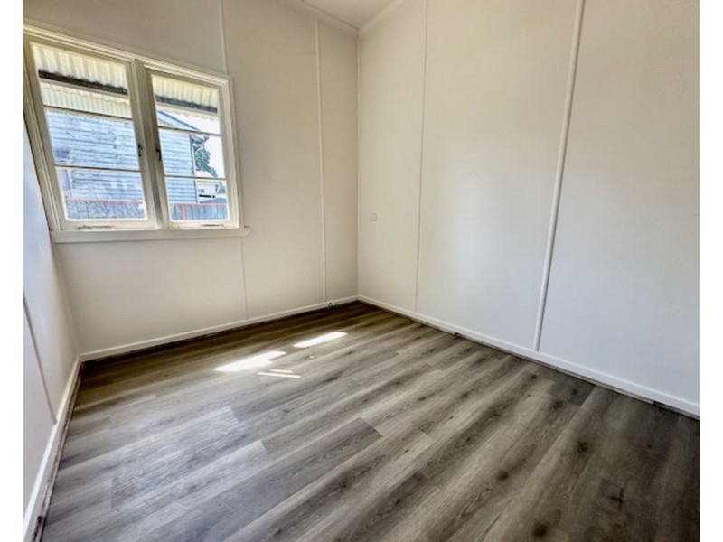 198 South Station Rd, Silkstone QLD 4304