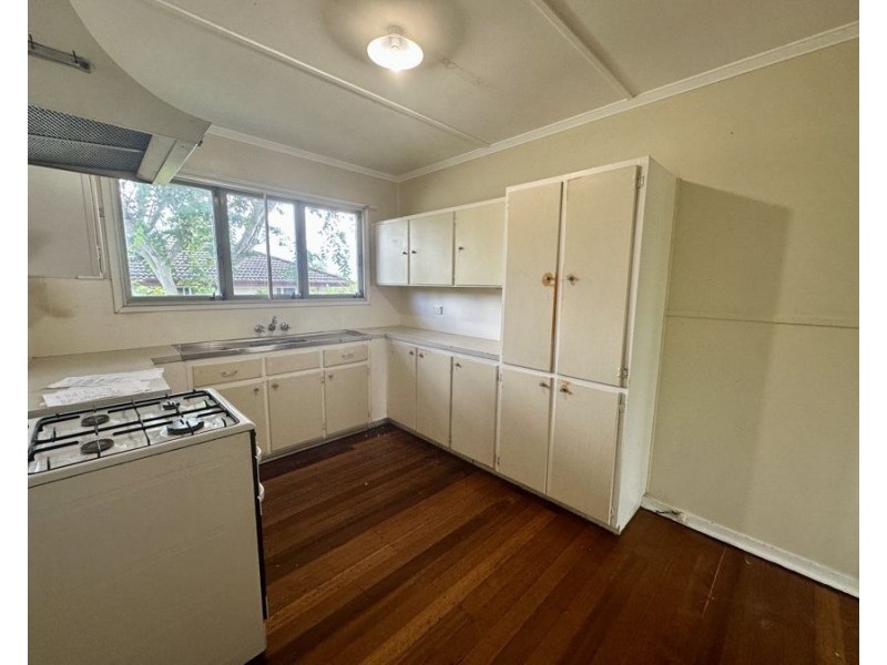76 Aspinall Street, Leichhardt QLD 4305