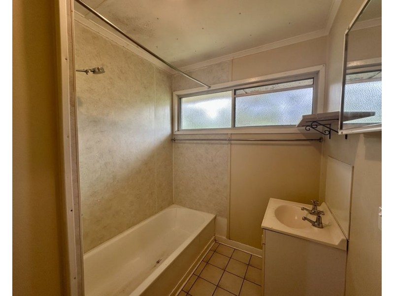 76 Aspinall Street, Leichhardt QLD 4305