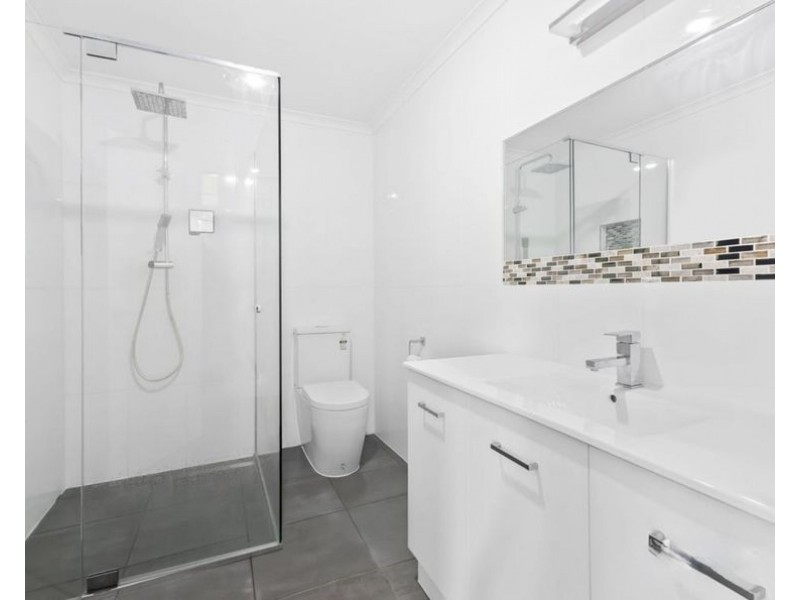 6 Holt St, Brassall QLD 4305