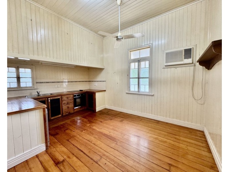 43 Salisbury Rd, Ipswich QLD 4305