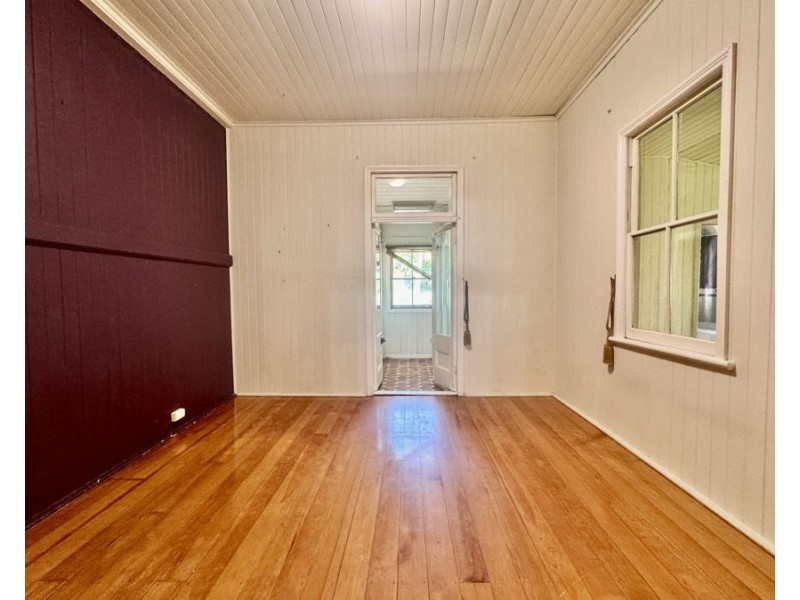43 Salisbury Rd, Ipswich QLD 4305