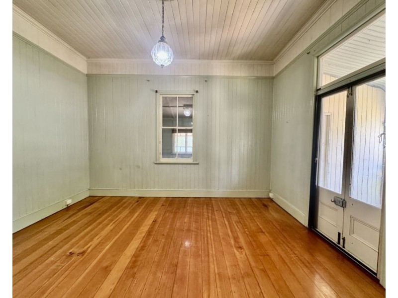 43 Salisbury Rd, Ipswich QLD 4305