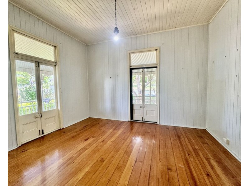 43 Salisbury Rd, Ipswich QLD 4305