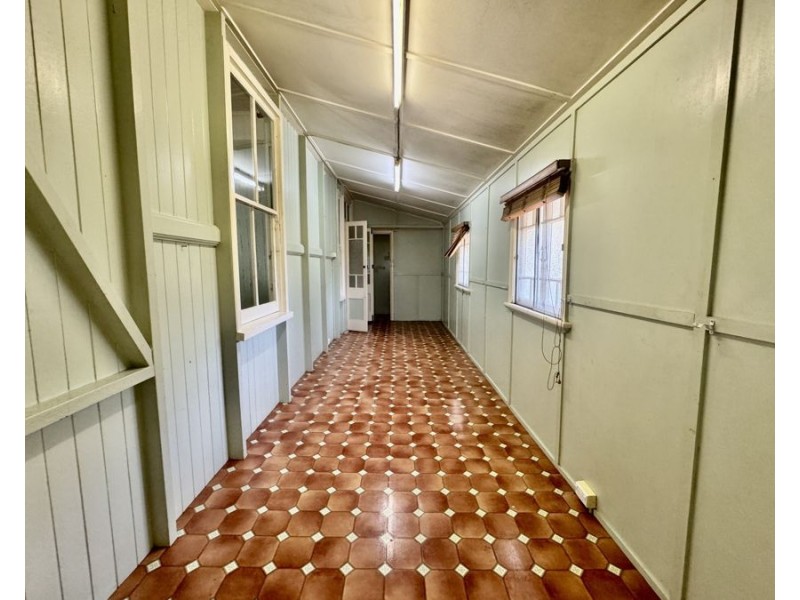 43 Salisbury Rd, Ipswich QLD 4305