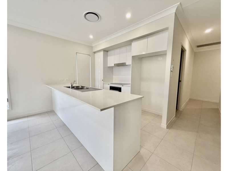 5 Howe Cct, Logan Reserve QLD 4133