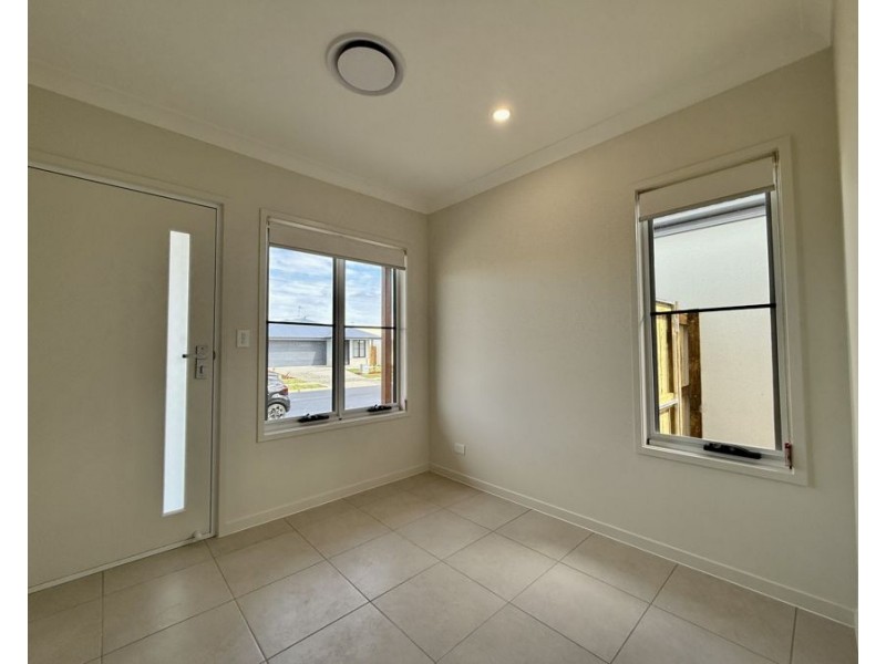 5 Howe Cct, Logan Reserve QLD 4133