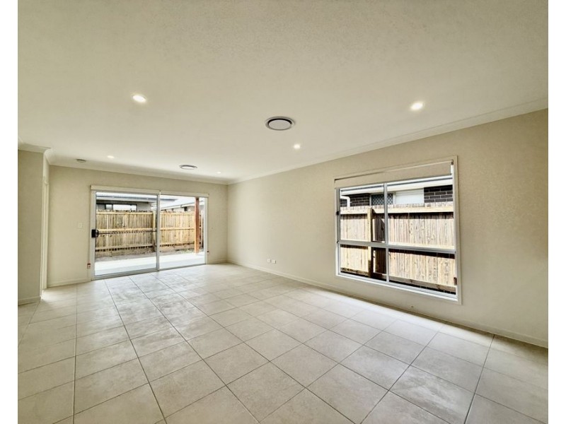 5 Howe Cct, Logan Reserve QLD 4133