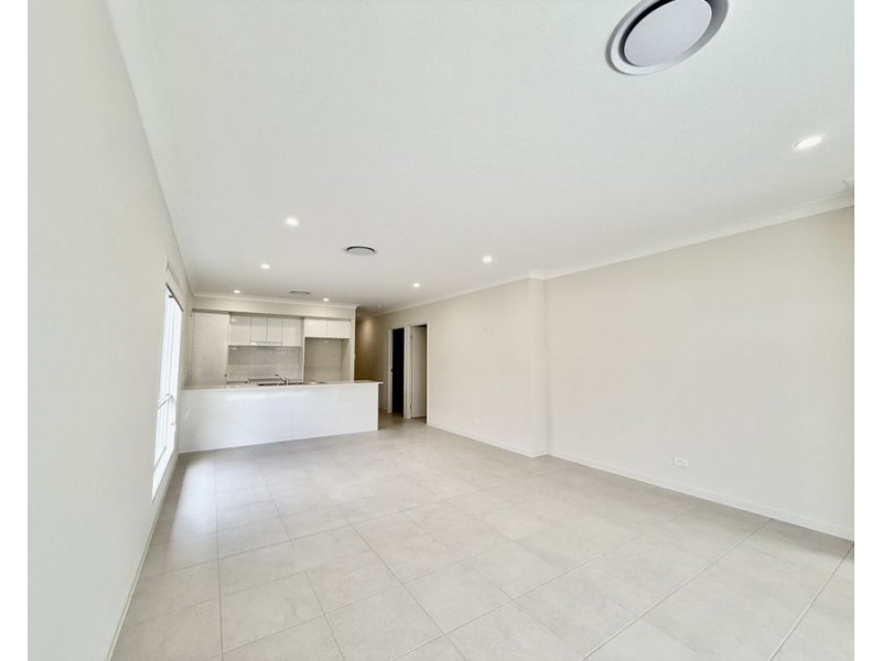 5 Howe Cct, Logan Reserve QLD 4133