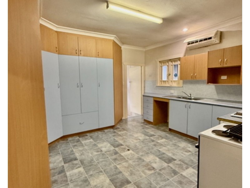 218 Brisbane St, West Ipswich QLD 4305