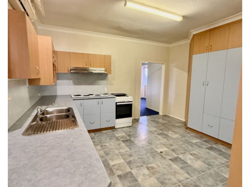 218 Brisbane St, West Ipswich QLD 4305