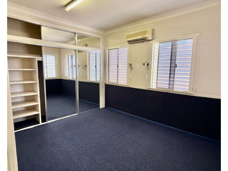 218 Brisbane St, West Ipswich QLD 4305