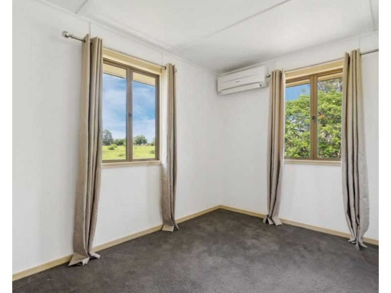 34 Leslie St, East Ipswich QLD 4305