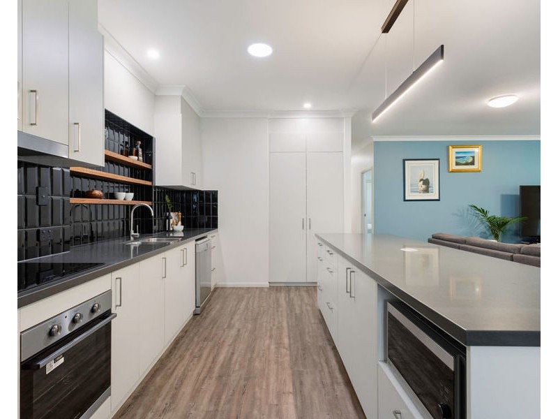 16 Ruby Crescent, Willowbank QLD 4306