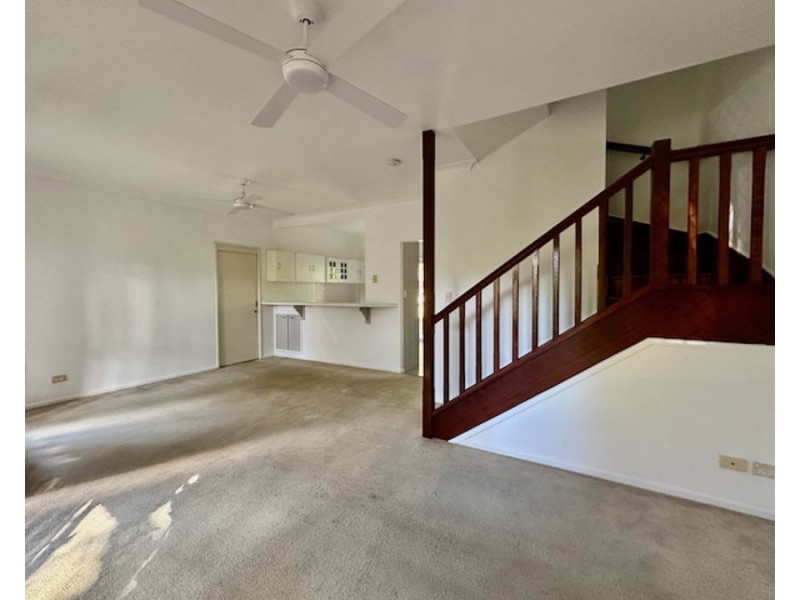 33 Hillside Crs, Seven Hills QLD 4170