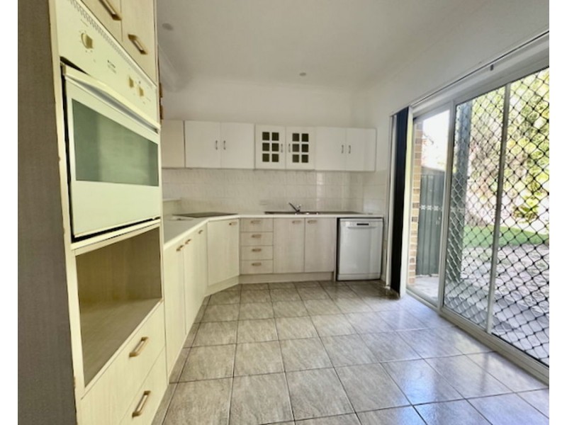 33 Hillside Crs, Seven Hills QLD 4170