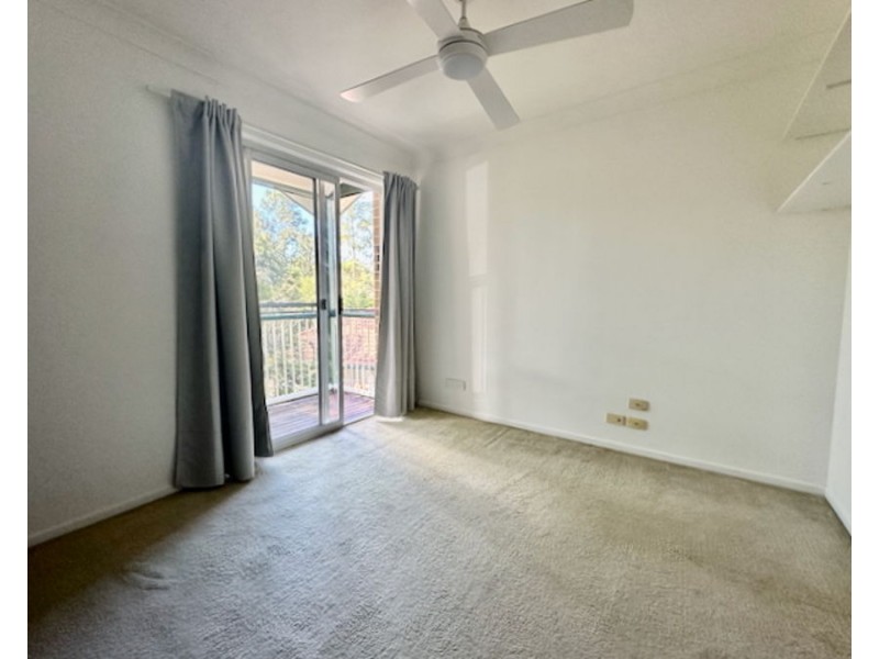 33 Hillside Crs, Seven Hills QLD 4170