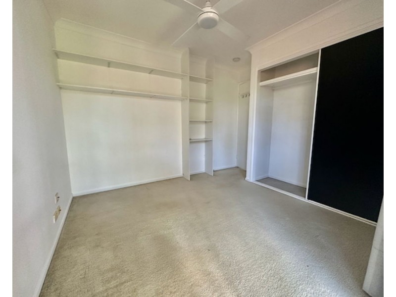 33 Hillside Crs, Seven Hills QLD 4170